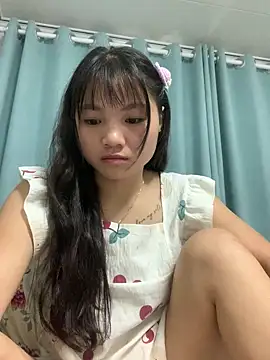 Emlyly-18 online show from October 16, 2025, 2:31 am