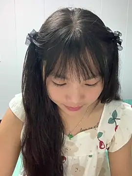 Emlyly-18 online show from October 15, 2025, 1:30 pm