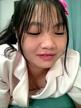 Emlyly-18 online show from October 10, 2025, 4:13 am