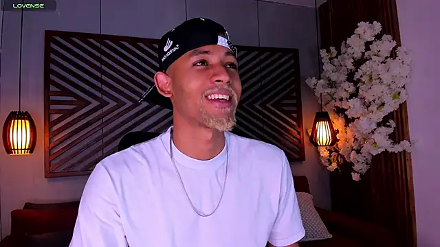 B Wild online show from November 13, 2025, 3:10 am