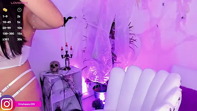 Snapshot of Emylopezz chatting on October 23, 2025, 8:18 pm Emylopezz online show from October 23, 2025, 8:18 pm