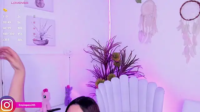 Snapshot of Emylopezz chatting on November 14, 2025, 9:07 pm Emylopezz online show from November 14, 2025, 9:07 pm