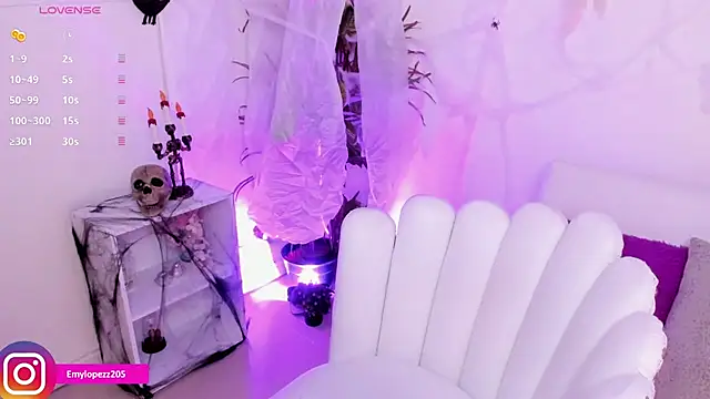 Snapshot of Emylopezz chatting on October 17, 2025, 8:21 pm Emylopezz online show from October 17, 2025, 8:21 pm