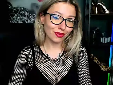 Snapshot of loveHeidi chatting on July 20, 2026, 8:00 am loveHeidi online show from July 20, 2026, 8:00 am