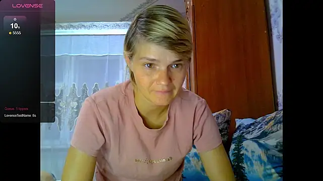 SaraSnow  online show from September 25, 2025, 6:03 pm