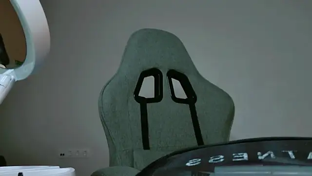 Snapshot of Yoka_paradoXXX chatting on November 12, 2025, 5:11 am Yoka paradoXXX online show from November 12, 2025, 5:11 am