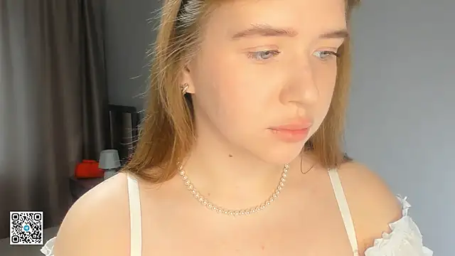Snapshot of AlinaSollman chatting on September 15, 2025, 4:24 am AlinaSollman online show from September 15, 2025, 4:24 am