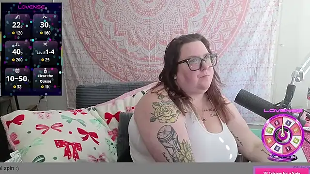 brookenicole3003 online show from May 13, 2026, 12:34 pm