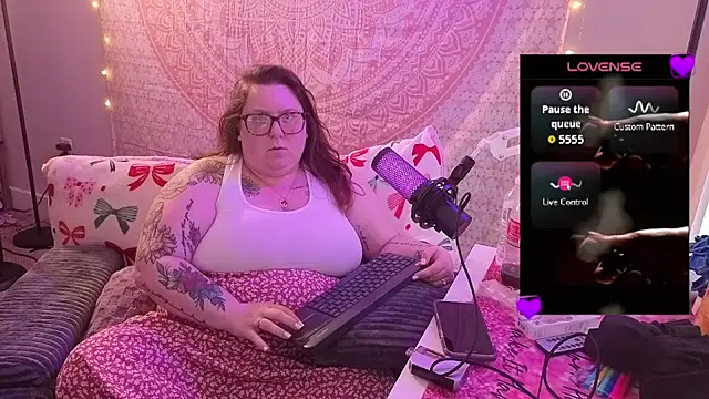 brookenicole3003 online show from May 1, 2026, 10:15 pm