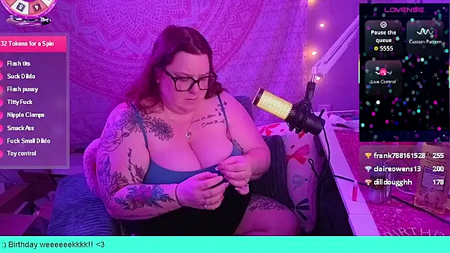 brookenicole3003 online show from May 20, 2026, 8:00 am