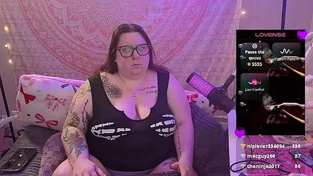 brookenicole3003 online show from May 7, 2026, 7:45 am