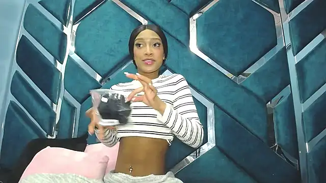 Snapshot of Lea_Sweetly chatting on October 17, 2025, 1:13 pm Lea Sweetly online show from October 17, 2025, 1:13 pm