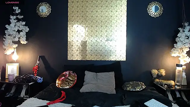 kinky momm online show from October 29, 2025, 1:54 pm