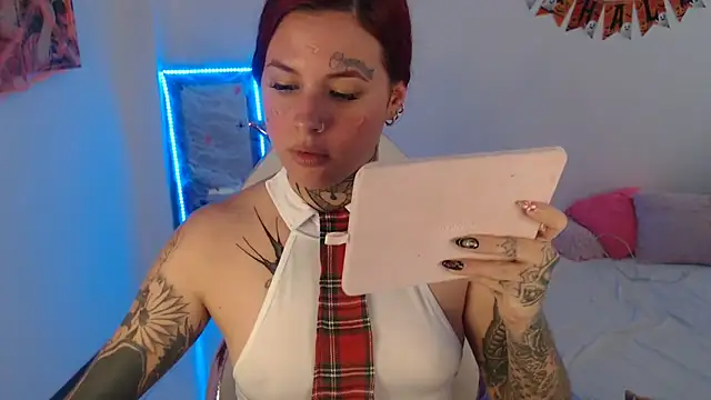 Maddy Vicius19 online show from October 20, 2025, 8:20 pm