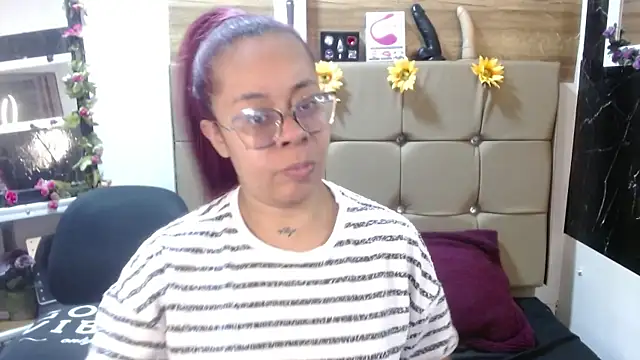 MIA  SPENCER online show from October 6, 2025, 5:02 pm