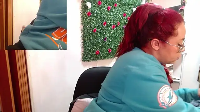 MIA  SPENCER online show from September 13, 2025, 1:44 pm