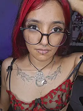 Snapshot of carolinerue chatting on July 19, 2026, 12:52 am carolinerue online show from July 19, 2026, 12:52 am
