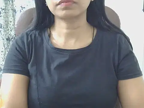 MISS SOMIYA online show from April 18, 2026, 5:37 pm