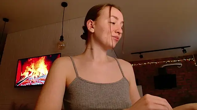 WhitePrincessLuna online show from January 6, 2026, 1:26 pm