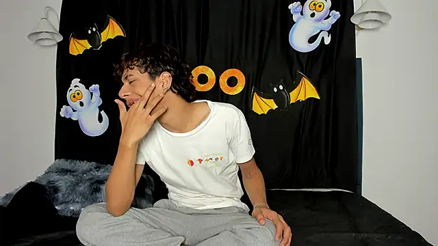 maicol cum23 online show from October 25, 2025, 4:33 am