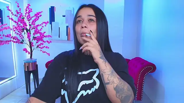 Black roseee online show from February 3, 2026, 6:22 am