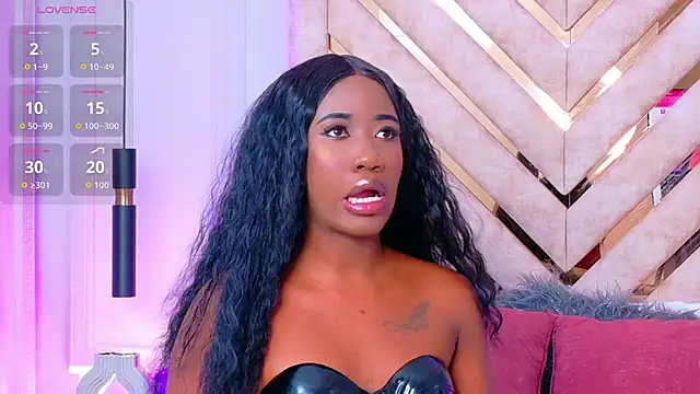 Snapshot of Rossie-Cameron chatting on February 7, 2026, 7:44 pm Rossie-Cameron online show from February 7, 2026, 7:44 pm