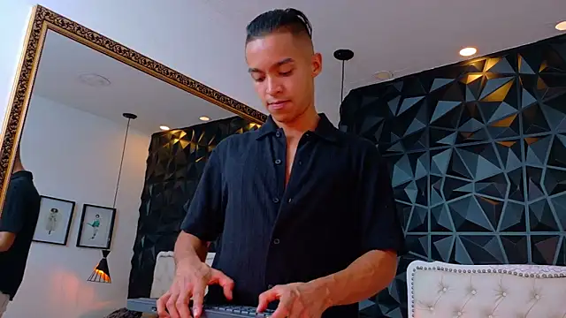 MrHilton online show from September 13, 2025, 1:38 am