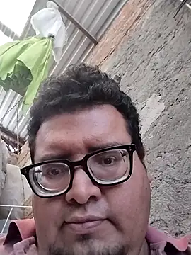 Santiagoqro85 online show from October 17, 2025, 6:32 pm