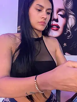 juliana1920 online show from September 17, 2025, 5:59 pm