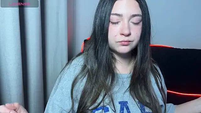 valentinauwu online show from October 19, 2025, 1:30 am