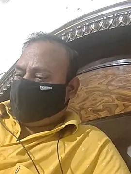 Snapshot of Famit025 chatting on November 24, 2025, 1:22 pm Famit025 online show from November 24, 2025, 1:22 pm