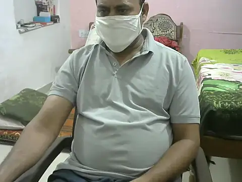 Famit025 online show from April 12, 2026, 6:11 pm