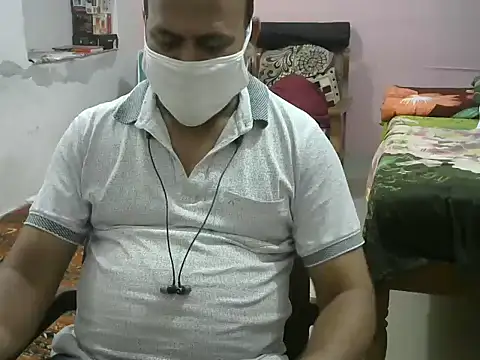 Snapshot of Famit025 chatting on February 15, 2026, 6:07 pm Famit025 online show from February 15, 2026, 6:07 pm