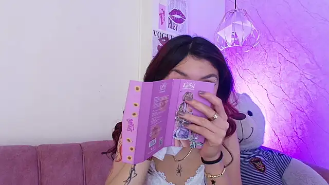 april bennett online show from October 18, 2025, 1:02 pm