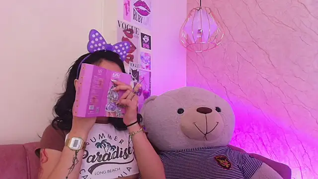 april bennett online show from November 14, 2025, 12:20 pm