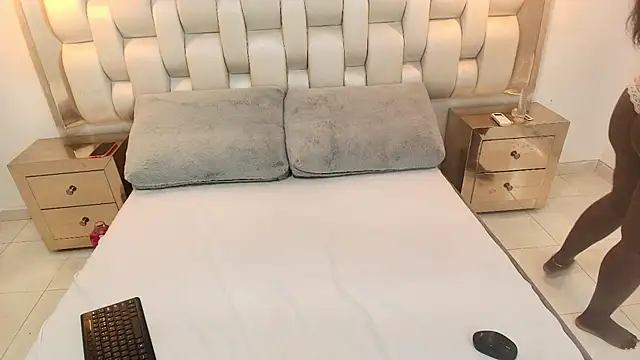 AlishaDixon online show from September 20, 2025, 12:21 pm