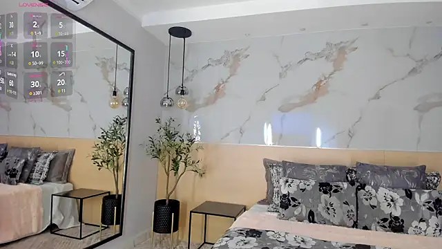 VictoriaShelby online show from March 13, 2026, 11:59 am