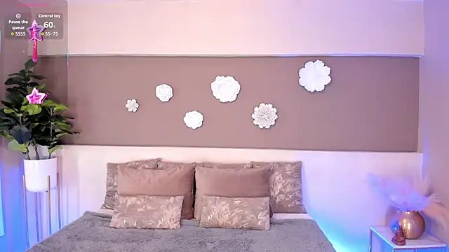 VictoriaShelby online show from November 26, 2025, 11:54 am