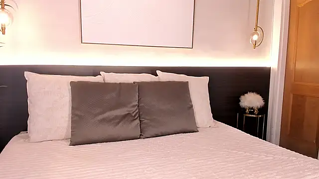 VictoriaShelby online show from September 27, 2025, 12:00 pm