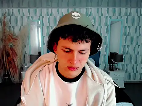 Axel savage online show from October 31, 2025, 12:02 pm