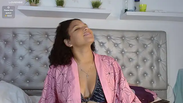 Snapshot of lulu_lovee chatting on October 6, 2025, 3:29 am lulu lovee online show from October 6, 2025, 3:29 am