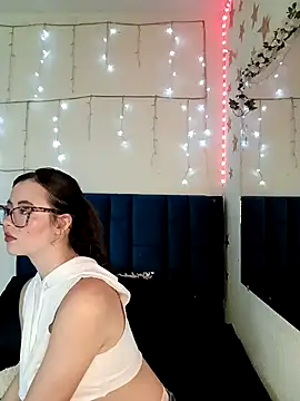 Snapshot of nikolle_huyt chatting on September 26, 2025, 9:54 pm nikolle huyt online show from September 26, 2025, 9:54 pm