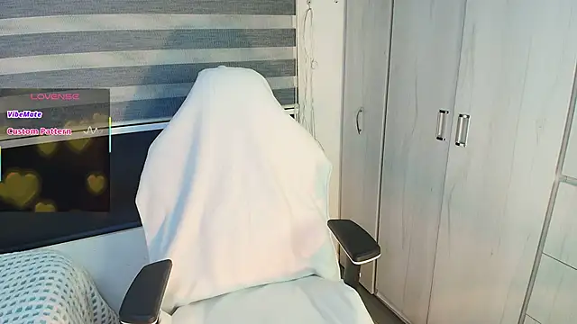 veronikali online show from December 19, 2025, 7:49 pm