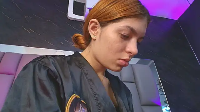 kissme luna online show from November 26, 2025, 7:25 pm