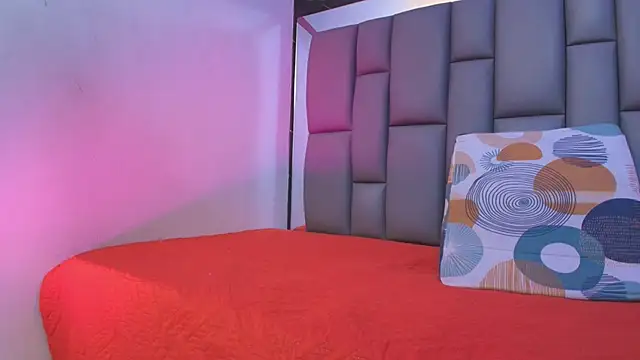 kissme luna online show from October 14, 2025, 7:03 pm