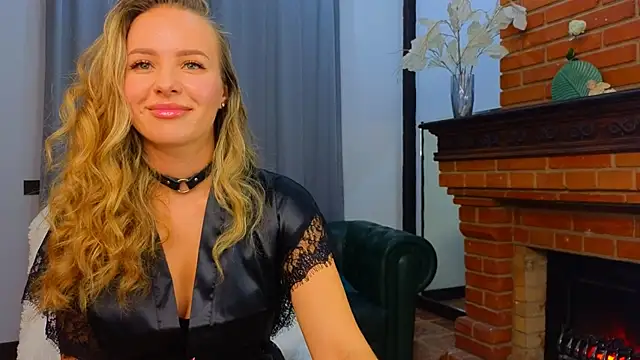 Hloya Mei online show from October 15, 2025, 1:04 am