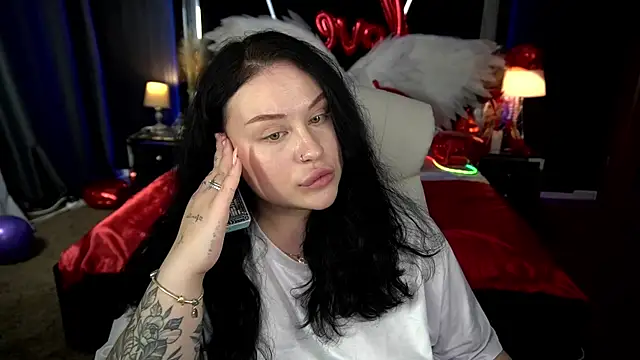 SerahMirabeli online show from February 11, 2026, 8:20 pm