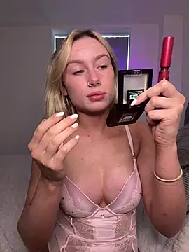 Snapshot of SexySaraxxoo chatting on February 3, 2026, 12:32 pm SexySaraxxoo online show from February 3, 2026, 12:32 pm