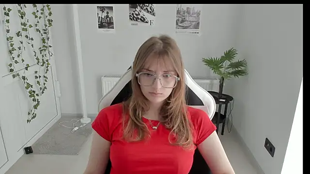 NeyliDream online show from May 20, 2026, 12:02 pm