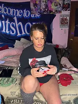 shortywidaphatty online show from November 22, 2025, 6:07 pm